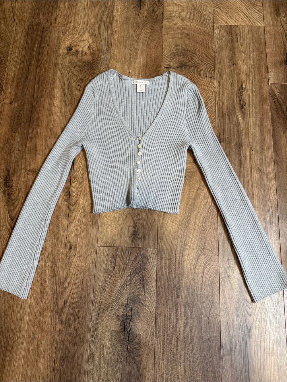 Sincerely Jules Light Gray RibbedButton Crop Top Size S